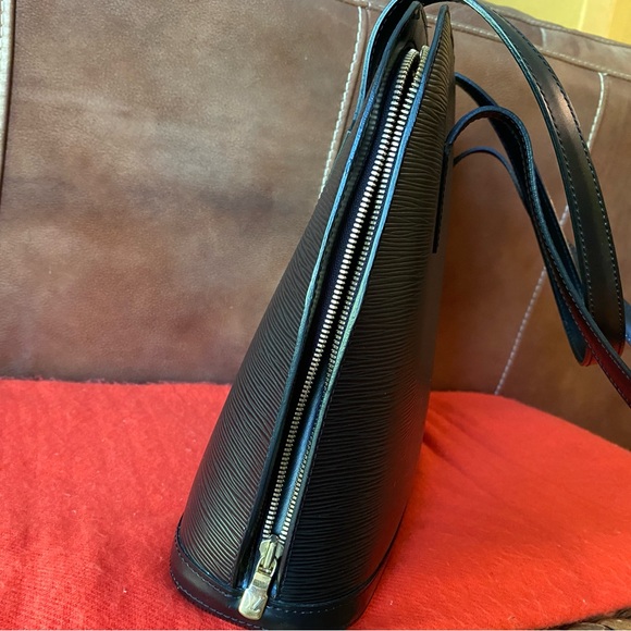 Louis Vuitton Epi Lussac/ Black - Picture 8 of 9